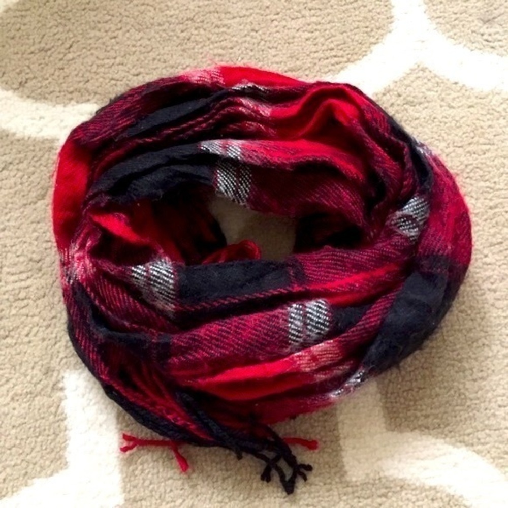 Forever 21 crinkled scarf